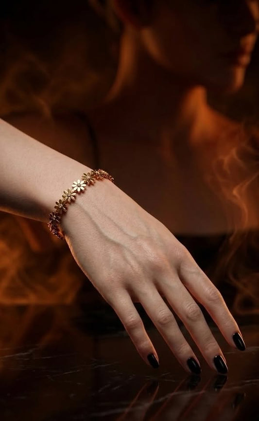 Elegant Flower Bracelet for Women – Stylish Floral Charm Jewelry