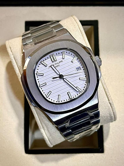 Classic Silver Men's Watch with Date Display