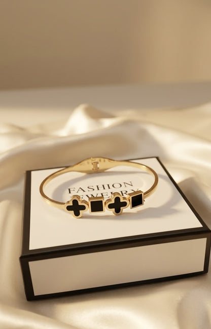 Timeless Gold Clover Bracelet – Luxury Women's Jewelry
