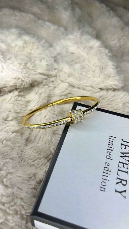 Luxury Crystal Gold Bangle Bracelet for Women – Elegant Adjustable Fashion Jewelry
