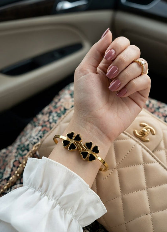 Luxury Black Clover Flower Bracelet – Gold Plated Elegant Women’s Cuff Bracelet