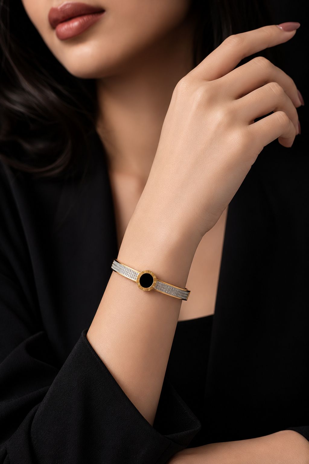 Luxury Gold Crystal Bangle Bracelet with Black Stone – Elegant Women's Fashion Jewelry