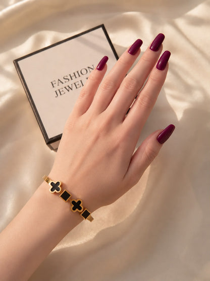 Timeless Gold Clover Bracelet – Luxury Women's Jewelry