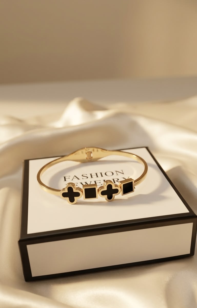 Timeless Gold Clover Bracelet – Luxury Women's Jewelry